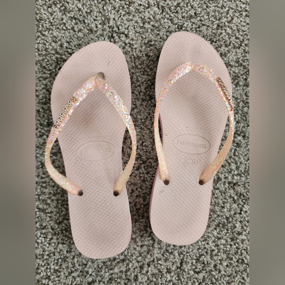 Womens size 6 Havaianas sandals